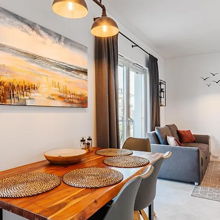 Lagoon View - By Rentmonkey *