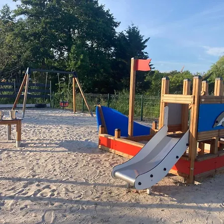 Lagoon View - By Rentmonkey