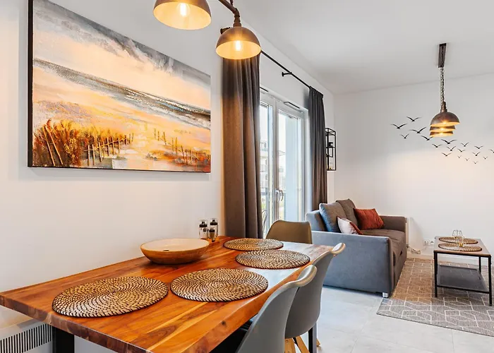 Lagoon View - By Rentmonkey *