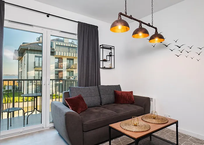 Lagoon View - By Rentmonkey