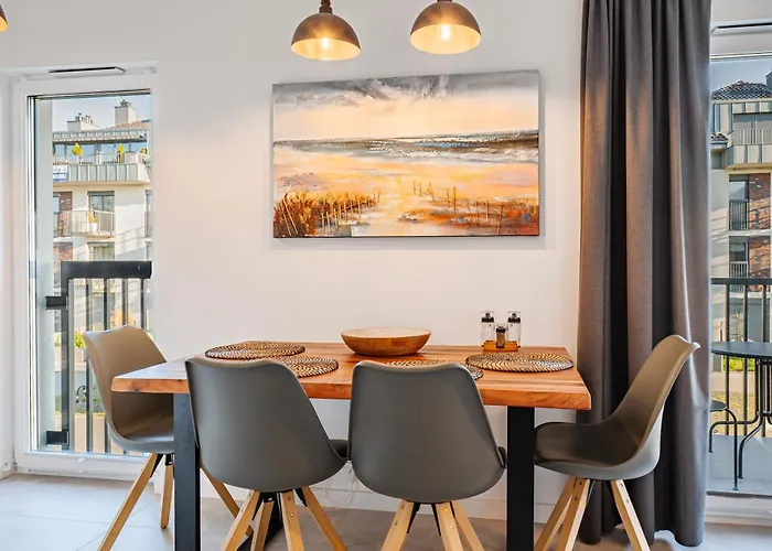 Lagoon View - By Rentmonkey *