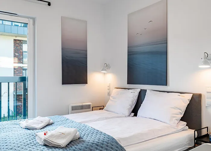 Lagoon View - By Rentmonkey