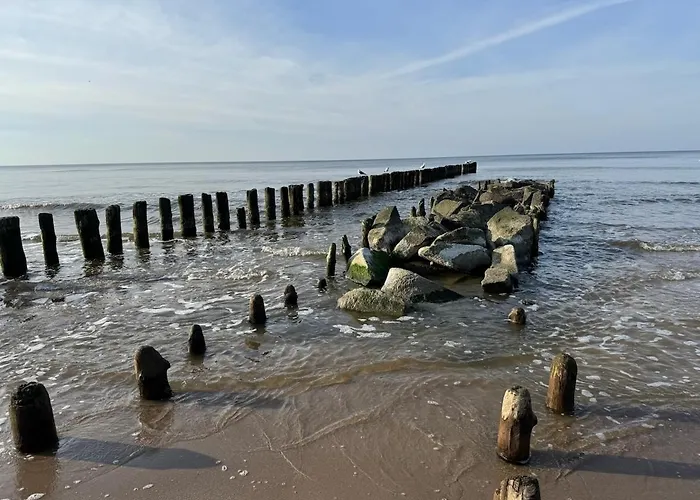 Lagoon View - By Rentmonkey