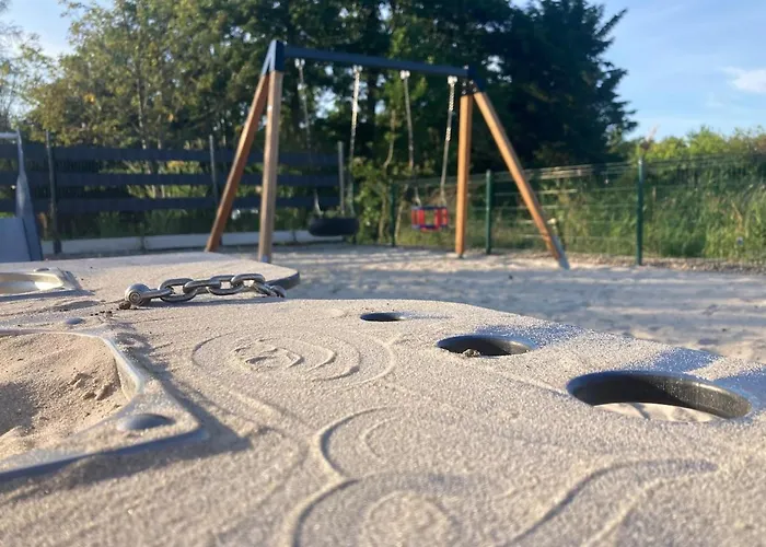 Lagoon View - By Rentmonkey