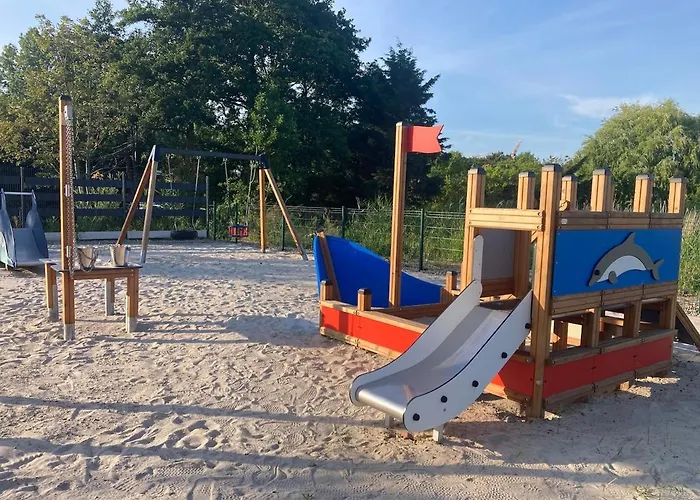 Lagoon View - By Rentmonkey